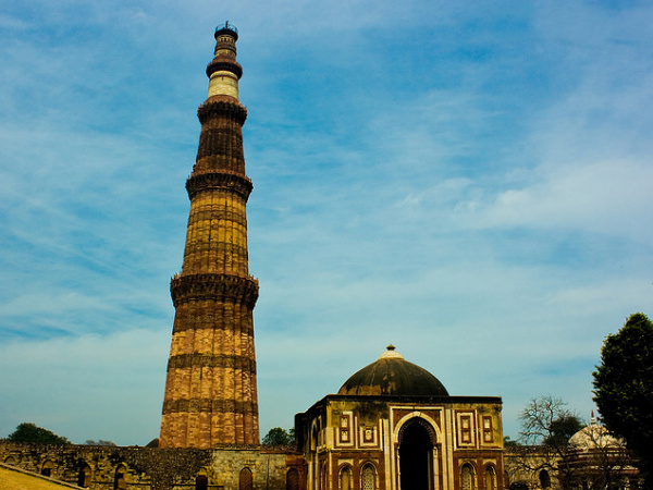 Line Drawing Of Qutub Minar : Tourist sites near delhi metro stations nativeplanet