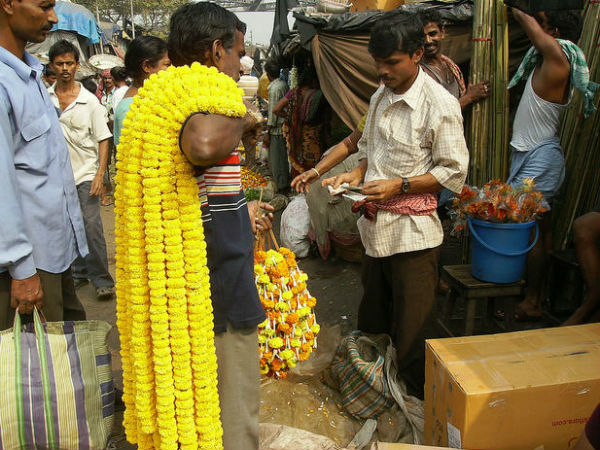 Mullik Ghat Flower Market In Kolkata Mullik Ghat Flower Market In Kolkata