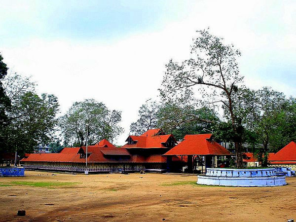 sree kurumba bhagavathi temple at kodungallur sree kurumba bhagavathi temple at kodungallur