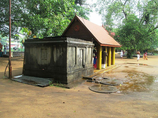 sree kurumba bhagavathi temple at kodungallur sree kurumba bhagavathi temple at kodungallur