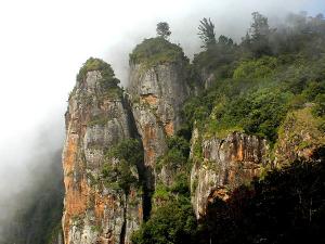 Visit The Pillar Rocks at Kodaikanal!