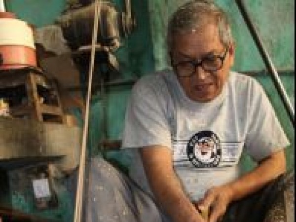 Vadodara photos, Sankheda - A Craftsman at Work Vadodara photos, Sankheda - A Craftsman at Work