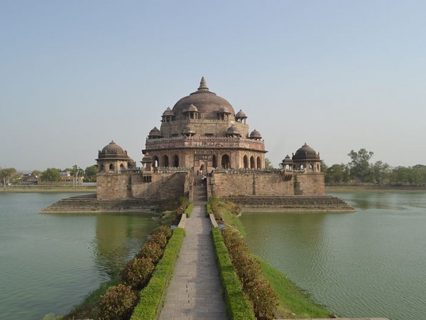 Rohtas photos, Sasaram - Tomb of Sher Shah Suri Rohtas photos, Sasaram - Tomb of Sher Shah Suri