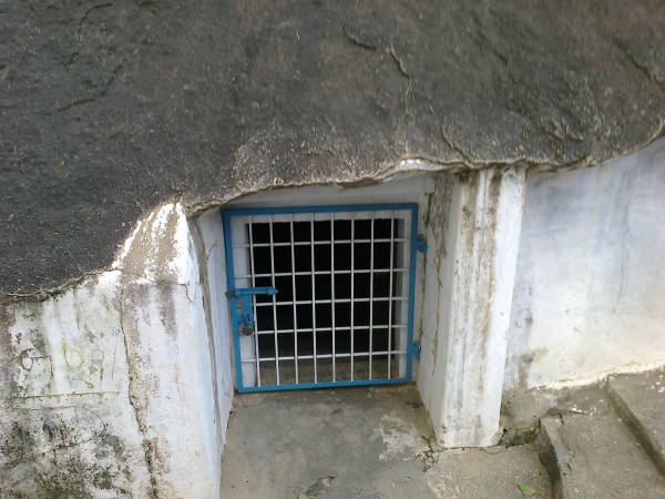 Vellore photos, Vallimalai - Cave where Vallimalai Swami gal samadhi is found- outer view in Thirupuzhal ashram - Vallimamali Vellore photos, Vallimalai - Cave where Vallimalai Swami gal samadhi is found- outer view in Thirupuzhal ashram - Vallimamali