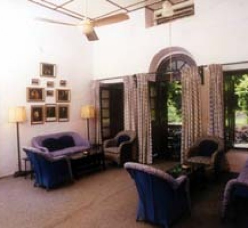 Connaught Palace room