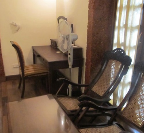 Super Deluxe Luxury Suite: Chair