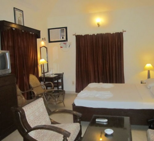Executive Deluxe Rooms: Living