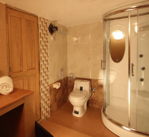 Suite-bathroom