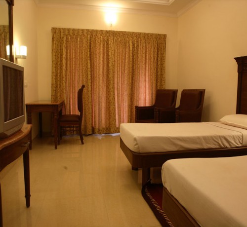 Deluxe Queen Size Bed