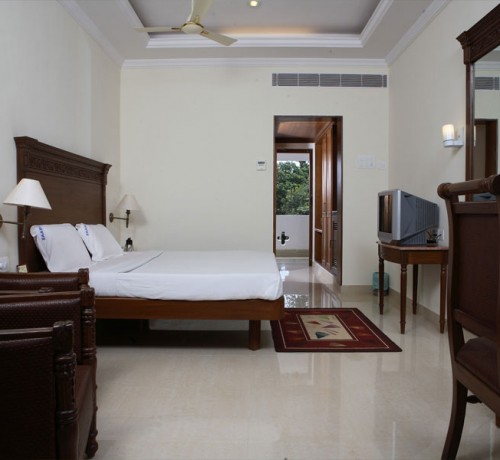 Deluxe King Size Bed