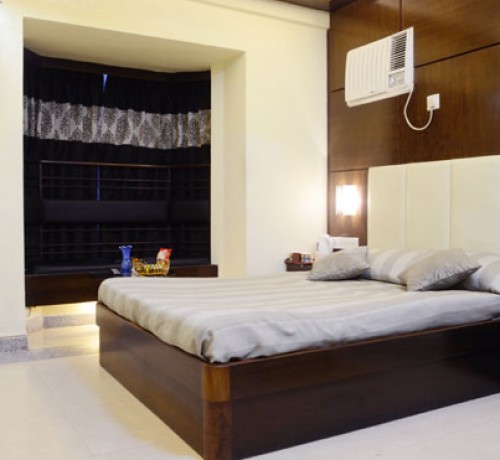 Standard Deluxe Queen Room