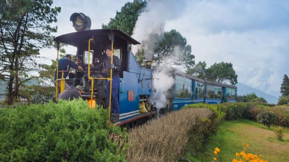 Darjeeling Himalayan Railway Location Facts When To Visit How To Reach