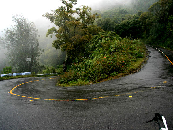 Drive Through 36 Hairpin Bends!