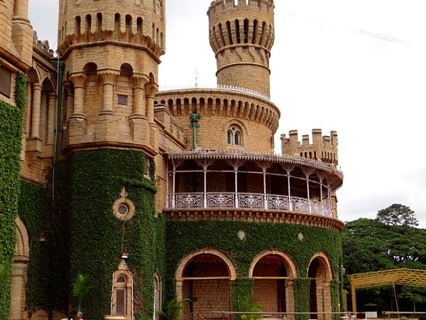 Rowdy Rathore – Bangalore Palace in Bangalore