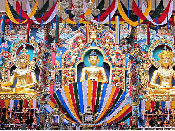 Golden Monastery, Bylekuppe
