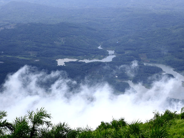 Ilaveezhapoonchira