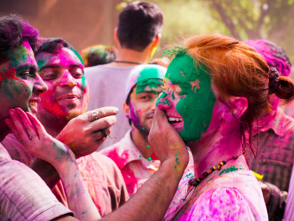 Kora mar Holi