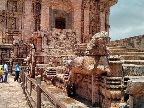 Interesting Facts of the Temple: Images of Horses