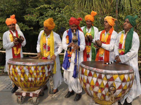 Visit the folk artists of Delhi