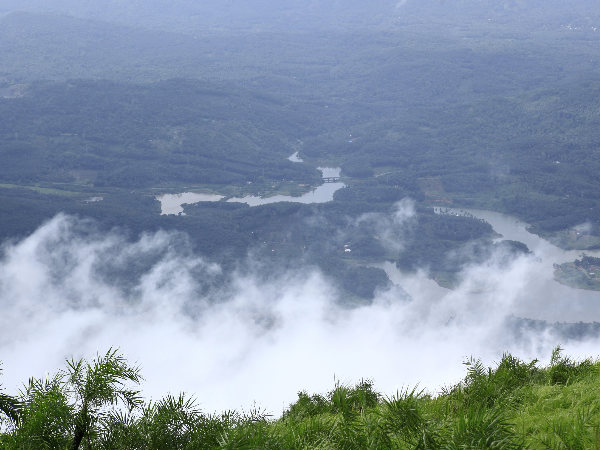 Elaveezhapoonchira