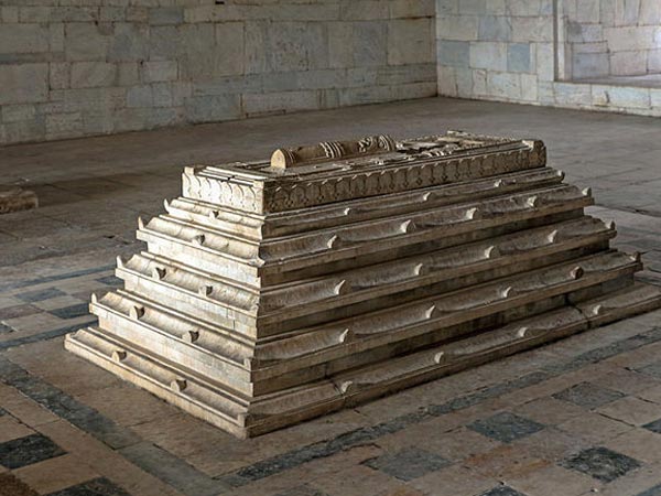 Hoshang's Tomb