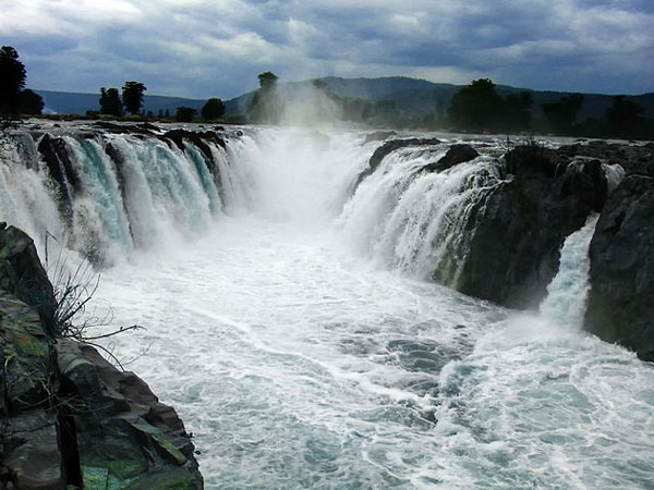 Hogenakkal Waterfalls