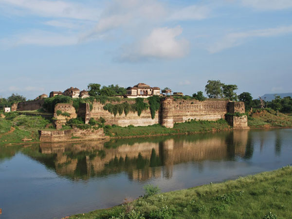 Madhavgad Fort