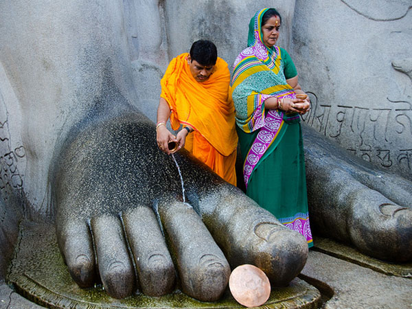 Shravanabelagola – The Mighty Gods