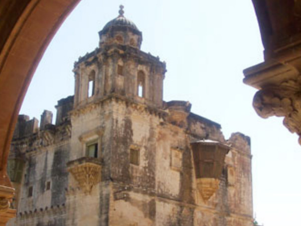Aina Mahal