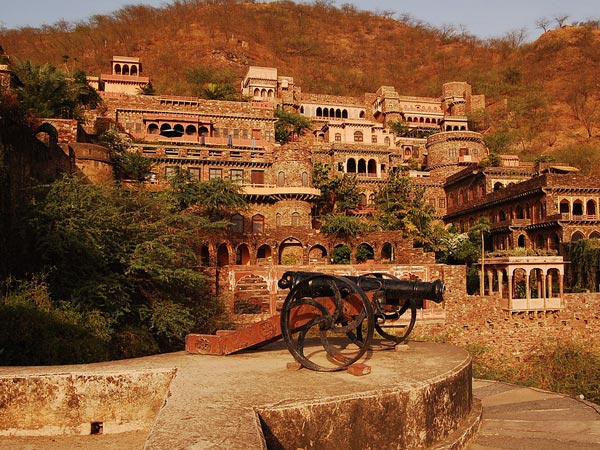 Neemrana Fort