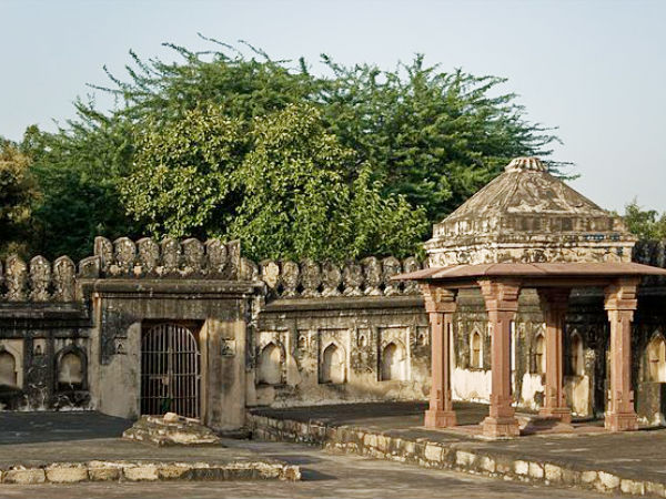 Jamali Kamali Tomb, New Delhi