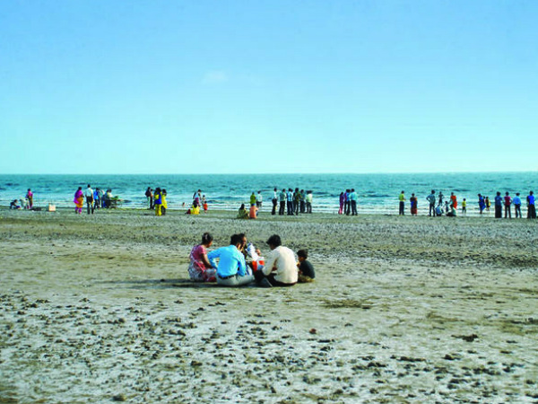 Dumas Beach