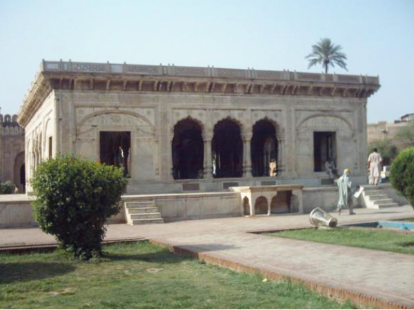 Hazuri Bagh Baradari