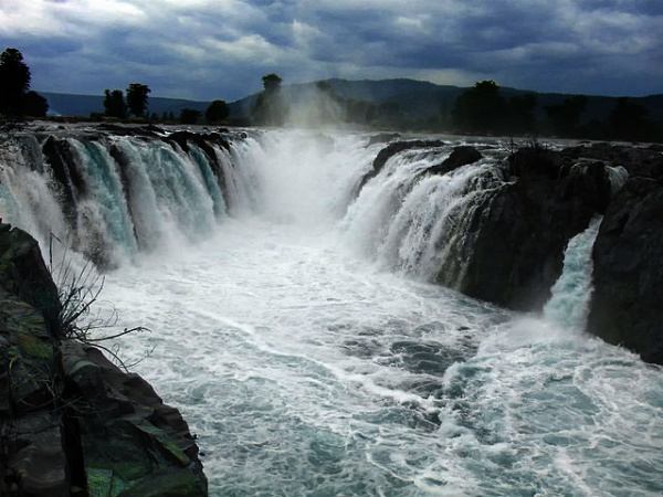 Hogenakkal Falls