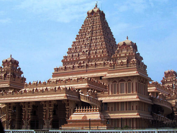 Chattarpur Mandir