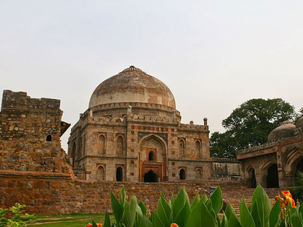 Bara Gumbad (Big Dome)