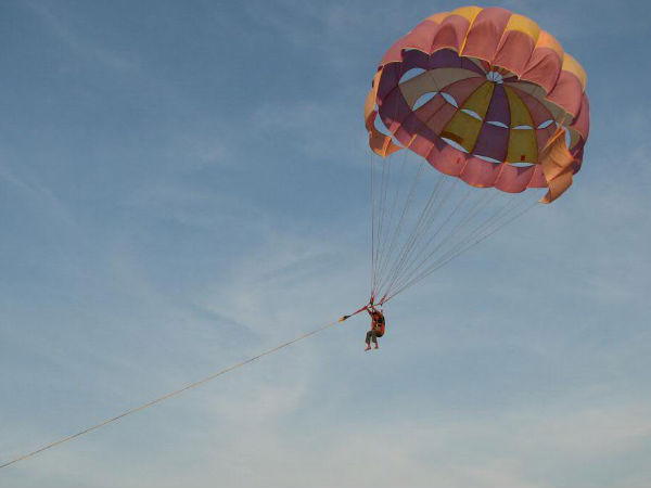 Murudeshwara - Parasailing