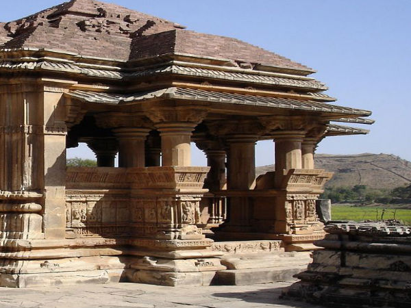 Sahastra-Bahu (Sas-Bahu) Temples