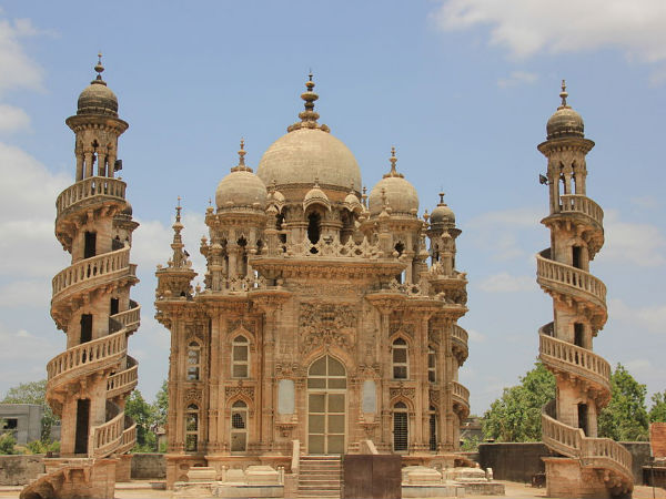 Mahabat Maqbara