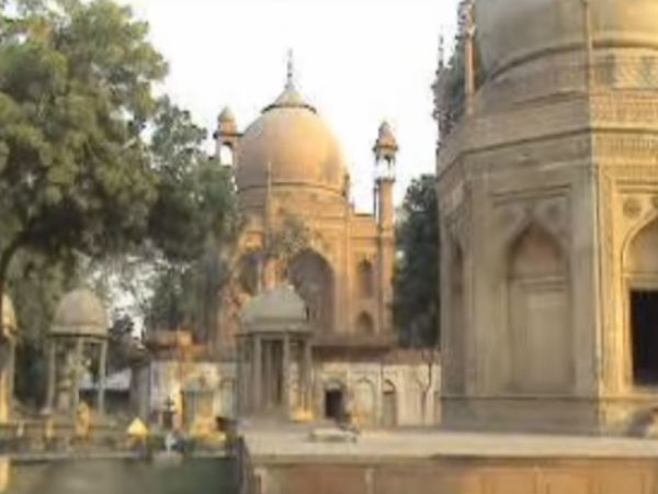 Red Taj