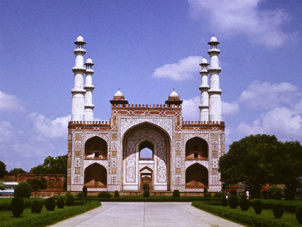 Take a trip to the wonderful land of Agra!