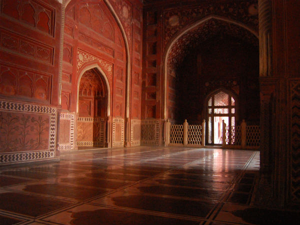 Take a trip to the wonderful land of Agra!