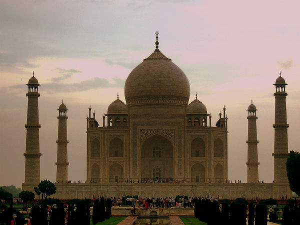 Take a trip to the wonderful land of Agra!