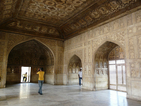 Take a trip to the wonderful land of Agra!