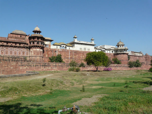 Take a trip to the wonderful land of Agra!