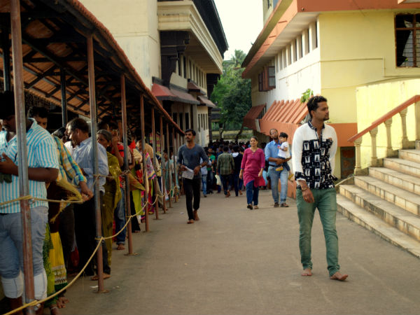 Queue of Devotees