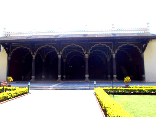 How to Reach Tipu Sultan's Summer Palace in Bengaluru