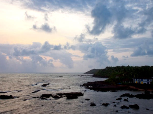 Dona Paula Beach