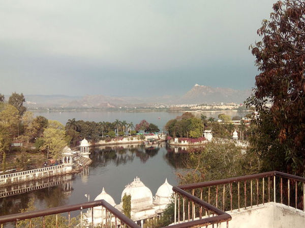 10. Doodh Talai Lake
