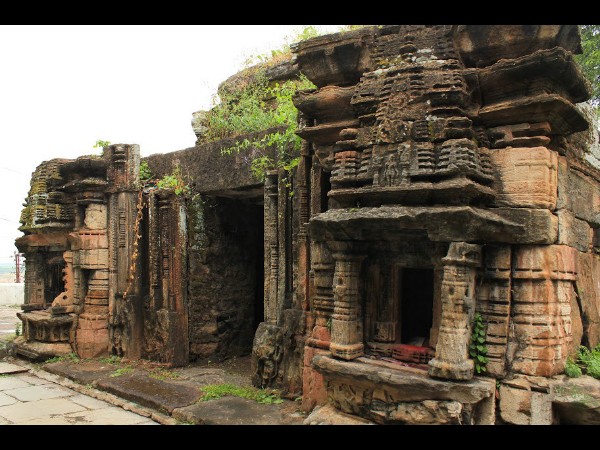 3. Gautameshwara Temple Ruins – Manthani
